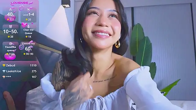 Mia Tin online show from November 8, 2025, 4:29 pm