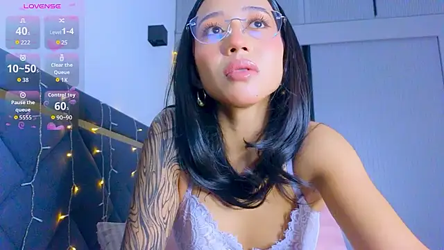 Mia Tin online show from January 7, 2026, 12:07 pm