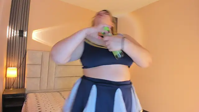 EYMI TOMSOM online show from January 6, 2026, 10:41 am