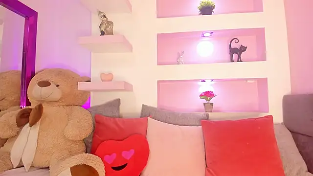  liathompsom09 online show from December 15, 2025, 8:35 pm