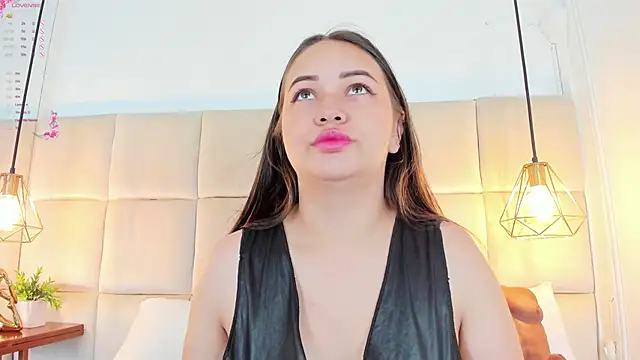 AnaisClark online show from December 18, 2024, 11:24 am