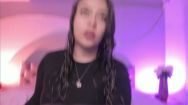 Nicolle W online show from January 25, 2025, 12:58 pm