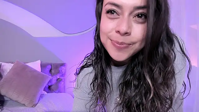 Nicolle W online show from February 25, 2025, 2:54 pm