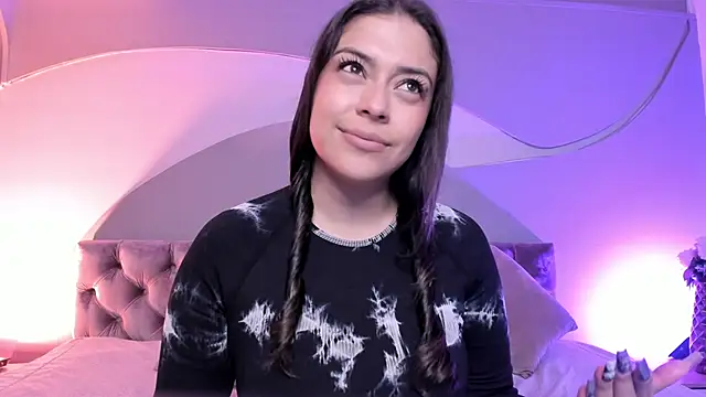 Nicolle W online show from February 26, 2025, 11:52 am