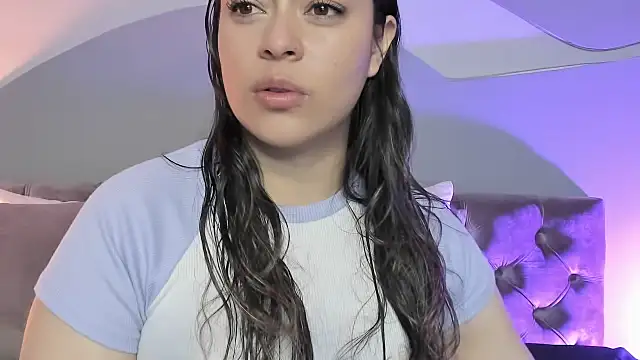 Nicolle W online show from March 5, 2025, 11:49 am