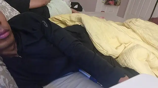 AmateurGuy23 online show from November 24, 2025, 5:12 pm