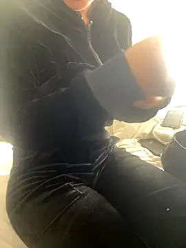 Snapshot of DulceMya6 chatting on October 6, 2025, 2:36 pm DulceMya6 online show from October 6, 2025, 2:36 pm