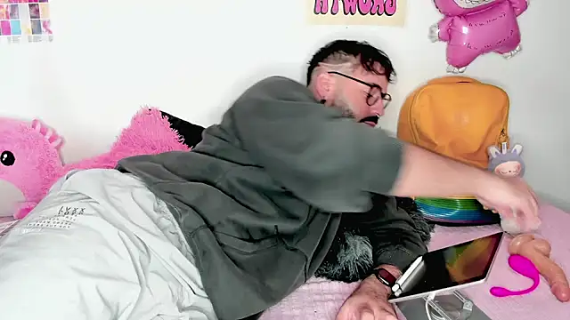 johnnyalx online show from December 1, 2025, 7:19 pm