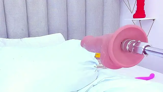 keyllaa  online show from December 27, 2024, 8:50 pm