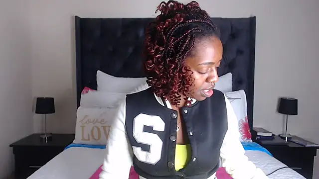 Sexynaughty Gal online show from November 18, 2025, 9:30 pm