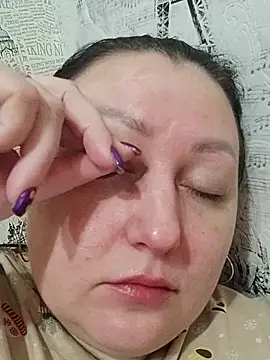 Rini333 online show from February 4, 2026, 4:29 am