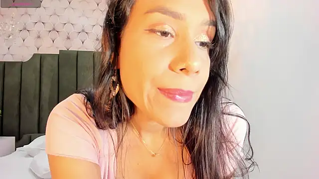 PilarJones  online show from February 3, 2025, 12:25 pm