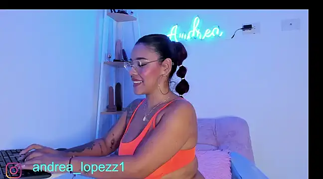 Snapshot of andrea_lopezz_ chatting on December 7, 2024, 5:15 am andrea lopezz online show from December 7, 2024, 5:15 am