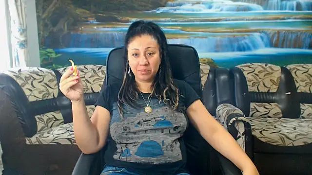 Snapshot of MoistMady chatting on October 23, 2025, 5:51 am MoistMady online show from October 23, 2025, 5:51 am