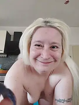 Snapshot of GeileEstelle chatting on May 18, 2026, 5:35 am GeileEstelle online show from May 18, 2026, 5:35 am
