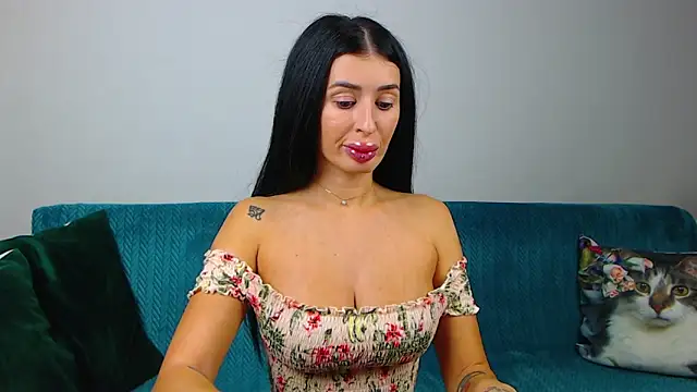 SaraDaisy online show from September 26, 2025, 5:06 pm