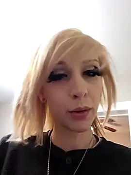 Snapshot of AmethystFoxx chatting on January 17, 2025, 4:04 pm AmethystFoxx online show from January 17, 2025, 4:04 pm