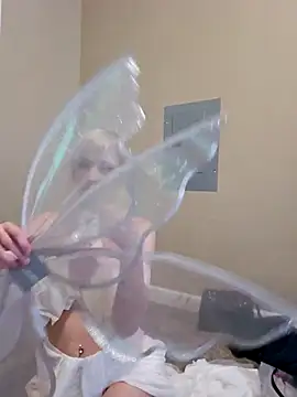 Snapshot of AmethystFoxx chatting on October 6, 2025, 8:17 pm AmethystFoxx online show from October 6, 2025, 8:17 pm