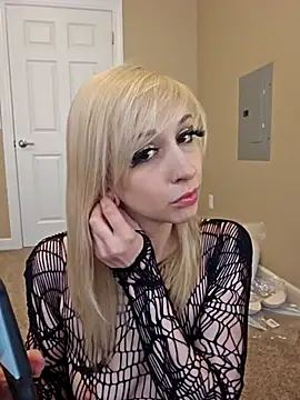 Snapshot of AmethystFoxx chatting on October 8, 2025, 6:27 pm AmethystFoxx online show from October 8, 2025, 6:27 pm