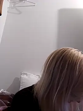 Snapshot of AmethystFoxx chatting on November 3, 2025, 9:38 pm AmethystFoxx online show from November 3, 2025, 9:38 pm