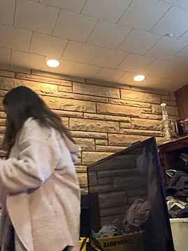 Mini And The Bear online show from March 28, 2026, 6:07 pm