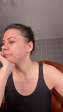 NinaVI online show from November 16, 2025, 7:08 pm