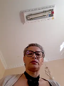 BellaBellaHot online show from October 28, 2025, 10:08 am