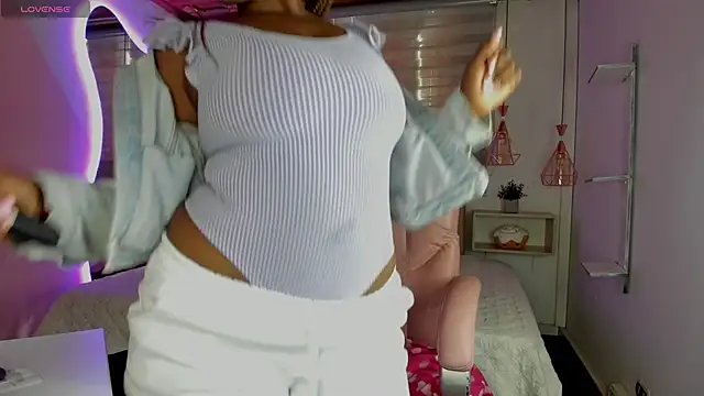 aleja17 xxx online show from September 24, 2025, 7:50 pm