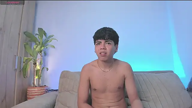 Snapshot of tomdrew69 chatting on October 24, 2025, 4:42 am tomdrew69 online show from October 24, 2025, 4:42 am