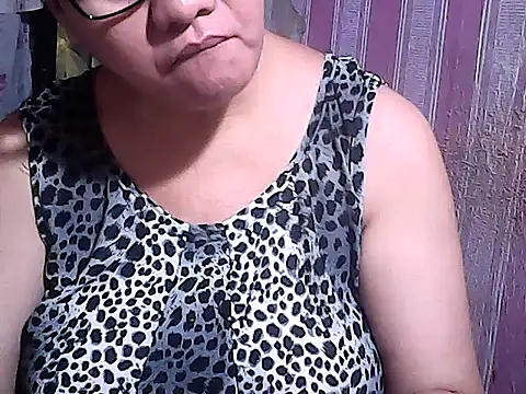 sweetsosie18 online show from November 13, 2025, 1:21 pm