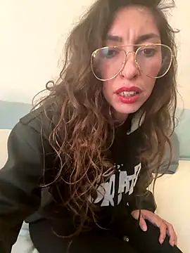 amanilouve online show from October 16, 2025, 11:22 am