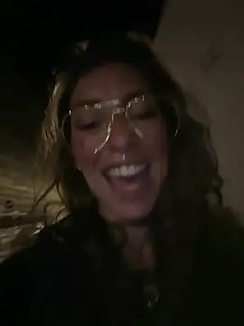 amanilouve online show from April 13, 2026, 9:42 pm