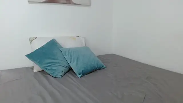 natalygolden69 online show from September 12, 2025, 1:33 pm