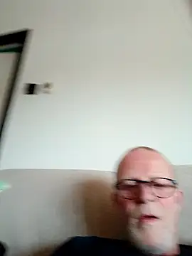 Snapshot of ClubbyEuphory chatting on January 9, 2026, 1:14 pm ClubbyEuphory online show from January 9, 2026, 1:14 pm