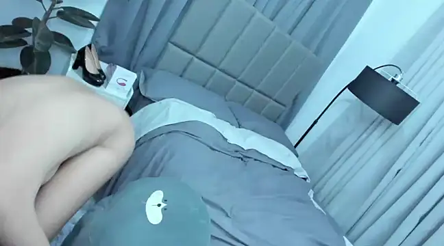 xTransQueenx online show from February 6, 2025, 5:25 am