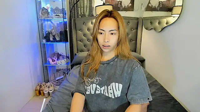 reighnempress online show from September 18, 2025, 1:18 am