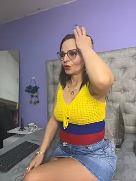 Snapshot of Miss_ellien chatting on June 25, 2026, 1:27 am Miss ellien online show from June 25, 2026, 1:27 am