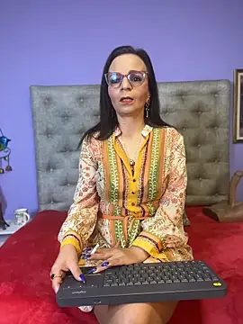 Snapshot of Miss_ellien chatting on July 2, 2026, 4:18 am Miss ellien online show from July 2, 2026, 4:18 am