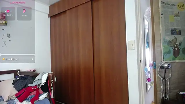 Moon lunita online show from October 16, 2025, 4:52 pm