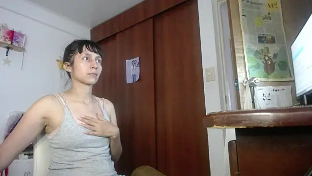 Snapshot of Moon_lunita chatting on June 18, 2026, 8:24 pm Moon lunita online show from June 18, 2026, 8:24 pm