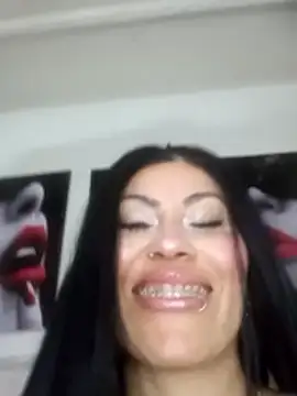 Tania mature online show from April 4, 2026, 5:43 pm