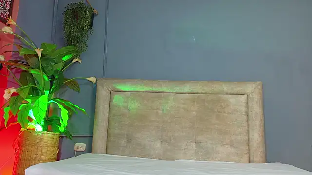 nicol snow online show from March 8, 2026, 1:26 pm