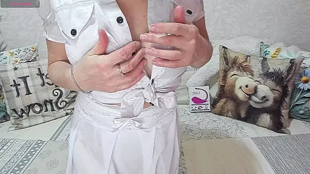 Snapshot of AgataFoxx chatting on March 1, 2026, 6:48 am AgataFoxx online show from March 1, 2026, 6:48 am