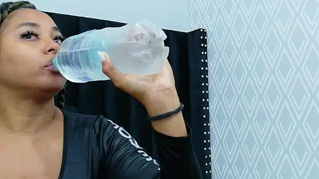 colombiamommy online show from April 8, 2026, 12:27 pm