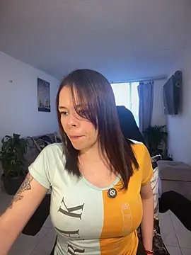 carolina16love online show from November 1, 2025, 10:23 pm