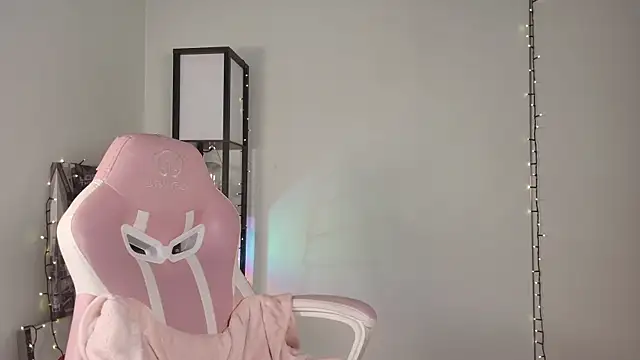 Snapshot of _monamour_ chatting on January 8, 2025, 9:42 am monamour online show from January 8, 2025, 9:42 am