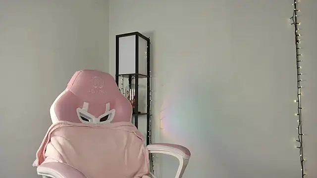 Snapshot of _monamour_ chatting on February 1, 2025, 11:10 am monamour online show from February 1, 2025, 11:10 am