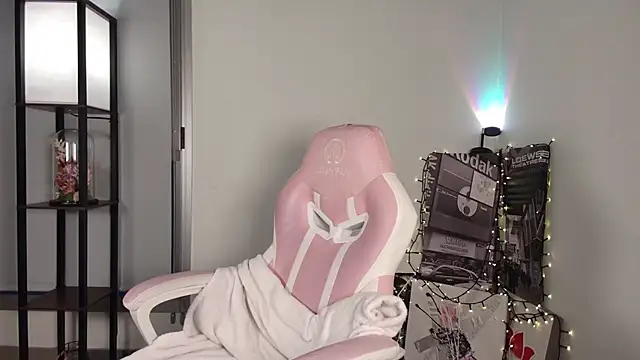 Snapshot of _monamour_ chatting on March 20, 2025, 6:19 am monamour online show from March 20, 2025, 6:19 am