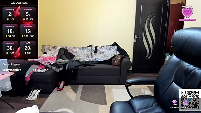 Snapshot of KandyHellenx chatting on December 6, 2024, 8:15 am KandyHellenx online show from December 6, 2024, 8:15 am