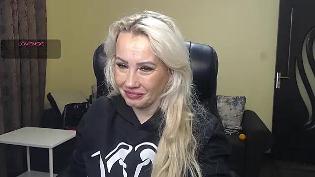 Snapshot of KandyHellenx chatting on January 9, 2026, 6:16 am KandyHellenx online show from January 9, 2026, 6:16 am